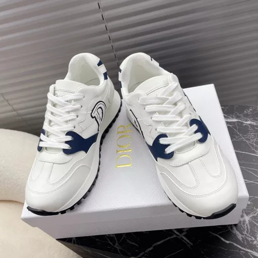 DIOR autumn and winter full leather sneakers; dad shoes…Classic and versatile, suitable for all seasons, can be matched with all kinds of clothing…The full leather surface material is very good on this pair of shoes, the CD logo outlined by thin lines on the side is also very unique, full of details ❤️, the new TP suction mold outsole sports style…