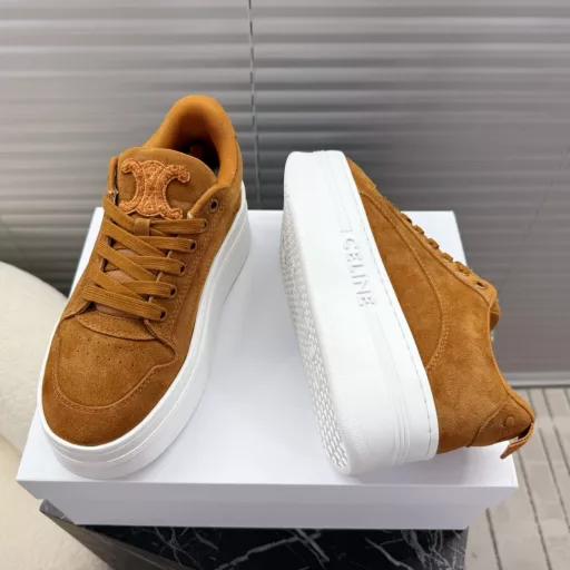 Celine~~~ Arc de Triomphe thick-soled white shoes, sneakers, skateboard shoes, casual shoes ✔️✔️A pair of shoes full of street style, the color matching design is very good, this shoe has its own unique design, the leather upper is very easy to take care of, the LOGO on the side and the heel makes it a simple and harmonious pair of white shoes