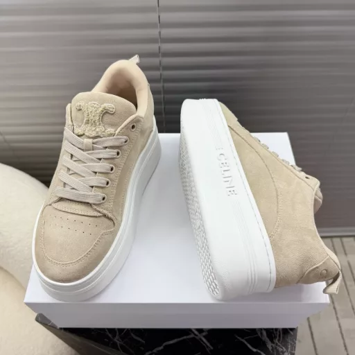 Celine~~~ Arc de Triomphe thick-soled white shoes, sneakers, skateboard shoes, casual shoes ✔️✔️A pair of shoes full of street style, the color matching design is very good, this shoe has its own unique design, the leather upper is very easy to take care of, the LOGO on the side and the heel makes it a simple and harmonious pair of white shoes