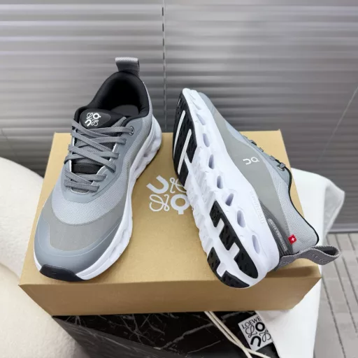 Loewe x on joint collaboration❗️Loewe x On, joint series couples, Cloudtilt2.0 super light sports shoes~ The fashionable color combination of advanced gradient layers complements Loewe's unique color aesthetic language. The breathable upper is made of fiber and mesh cloth, and the sole is made of exclusive lightweight foam rubber. The classic logo of Loewe and On is printed on the side of the shoe~This series created by on is designed for urban and outdoor activities. It is a recommended model for sports, comfort and lightness