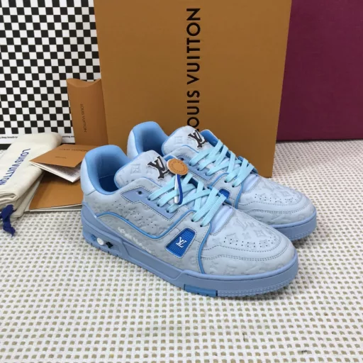 LV-Louis Vuitton PK all versions in the market New styles for catwalks Basketball shoes Purchasing quality1:1 development and reproduction of the original version!! Very comfortable to wear Fine workmanshipThe upper is made of Italian imported calfskin, with the brand LOGO and signature on the side, and imported breathable mesh lining, which is super comfortable to wear. The original factory special two-color TPU molded outsole. Package process Goodyear stitching and lock edge
