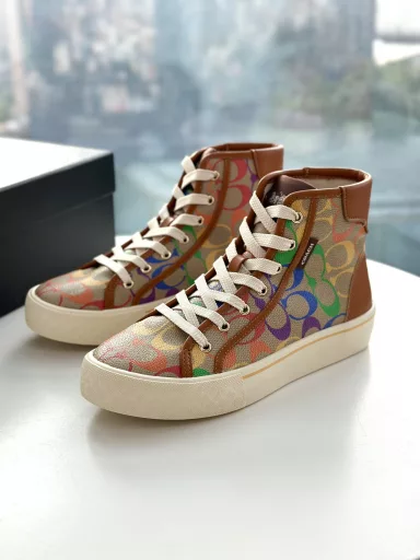 New COACH women's high-top shoes. Exclusive casual sports shoes. Lace-up design for easy wearing. Fashionable and trendy, suitable for the trend of young people today. Lightweight and shock-absorbing two-color rubber outsole will not add any burden whether running, sports, or driving! It will further improve the comfort and fit of the feet! ! The breathable and sweat-absorbent inner mesh brings a better wearing experience!Upper: cowhide + imported printed C-shaped canvas/PVC leather
