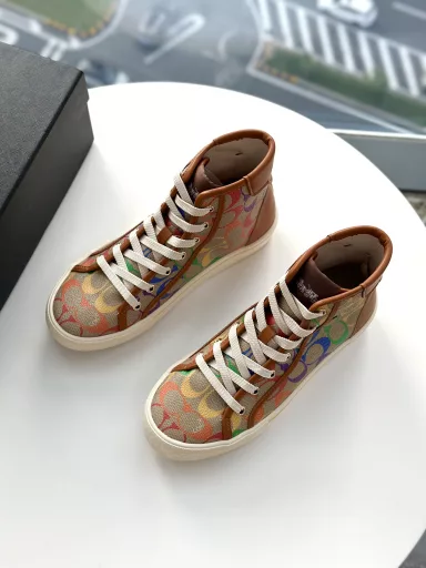 New COACH women's high-top shoes. Exclusive casual sports shoes. Lace-up design for easy wearing. Fashionable and trendy, suitable for the trend of young people today. Lightweight and shock-absorbing two-color rubber outsole will not add any burden whether running, sports, or driving! It will further improve the comfort and fit of the feet! ! The breathable and sweat-absorbent inner mesh brings a better wearing experience!Upper: cowhide + imported printed C-shaped canvas/PVC leather