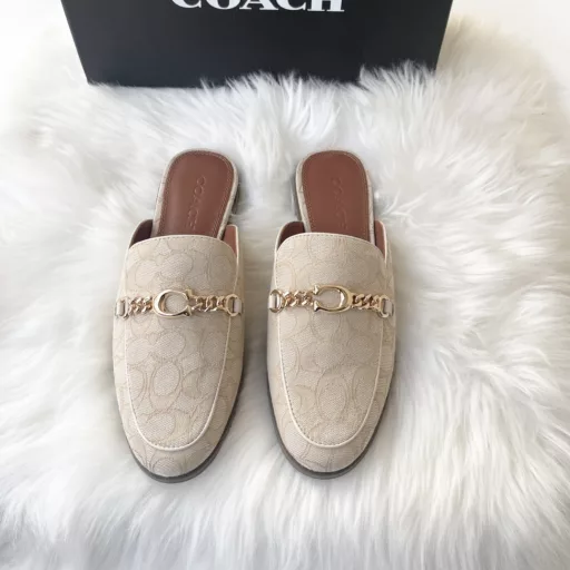 Coach horsebit slippers, easy to put on and take off, comfortable and versatile, original horsebit hardware buckle, imported mixed sheepskin on the surface, water-dyed sheepskin lining for the foot, and castor outsole for wear resistance and non-slip