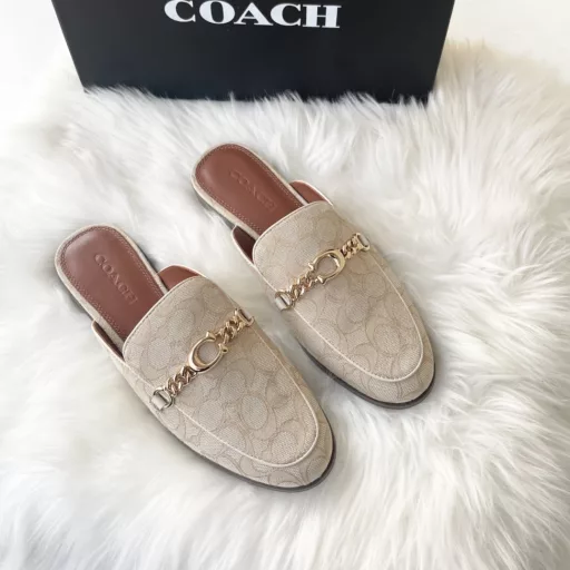 Coach horsebit slippers, easy to put on and take off, comfortable and versatile, original horsebit hardware buckle, imported mixed sheepskin on the surface, water-dyed sheepskin lining for the foot, and castor outsole for wear resistance and non-slip