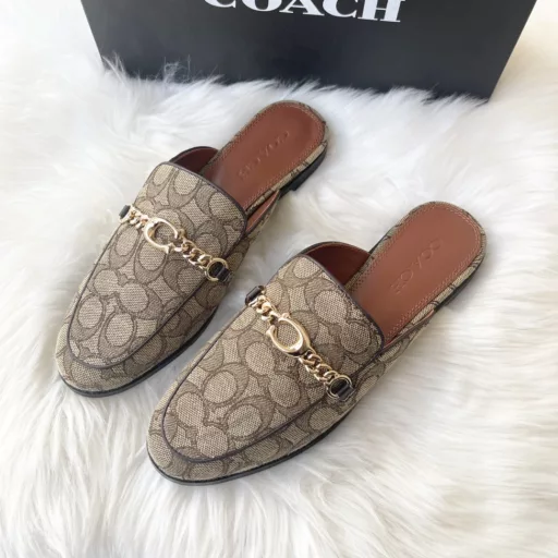 Coach horsebit slippers, easy to put on and take off, comfortable and versatile, original horsebit hardware buckle, imported mixed sheepskin on the surface, water-dyed sheepskin lining for the foot, and castor outsole for wear resistance and non-slip