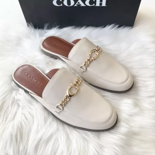 Coach horsebit slippers, easy to put on and take off, comfortable and versatile, original horsebit hardware buckle, imported mixed sheepskin on the surface, water-dyed sheepskin lining for the foot, and castor outsole for wear resistance and non-slip