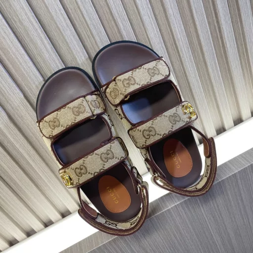 GucciBeach sandalsClassic floral sandals…Match with many skirts/pants, Internet celebrities wear them with different colored socks and they are also very fashionable💋💋Gucci classic floral fabric…hot rhinestone surface…TPU non-slip outsole…ZP molded midsole foot pad…original metal buckle/rhinestone surface