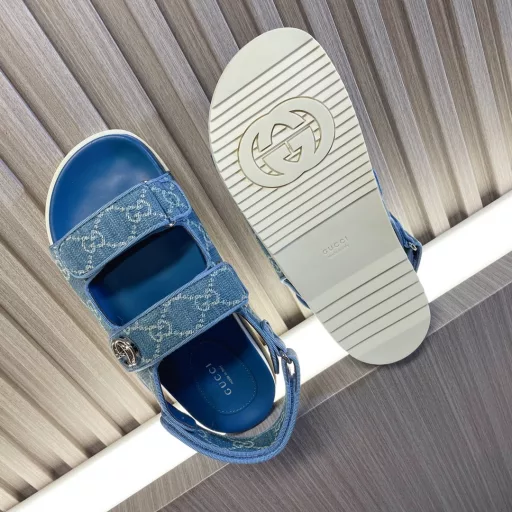 GucciBeach sandalsClassic floral sandals…Match with many skirts/pants, Internet celebrities wear them with different colored socks and they are also very fashionable💋💋Gucci classic floral fabric…hot rhinestone surface…TPU non-slip outsole…ZP molded midsole foot pad…original metal buckle/rhinestone surface