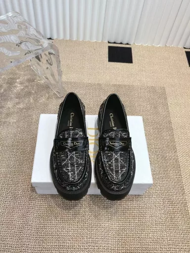 Dior 25 Spring/Summer new ultra-light loafers‼ ️Brand new thick soles The layout strives to create a fashionable and classic item The new product created by the first big show of Paris Fashion Week The inspiration is cleverly combined by the main designer of d on the perfect shoe shape. With the brand buckle, it is more fashionable! The original version is perfect and exquisite workmanship