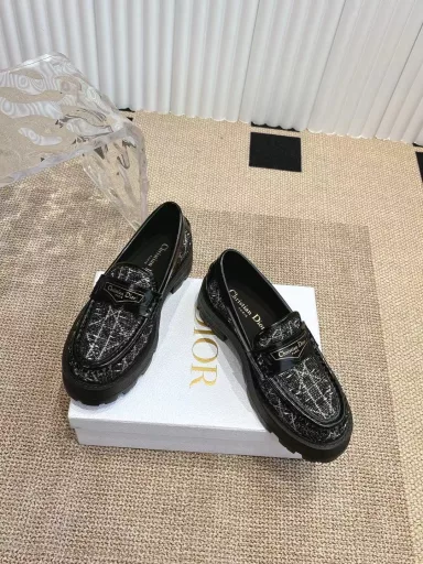 Dior 25 Spring/Summer new ultra-light loafers‼ ️Brand new thick soles The layout strives to create a fashionable and classic item The new product created by the first big show of Paris Fashion Week The inspiration is cleverly combined by the main designer of d on the perfect shoe shape. With the brand buckle, it is more fashionable! The original version is perfect and exquisite workmanship