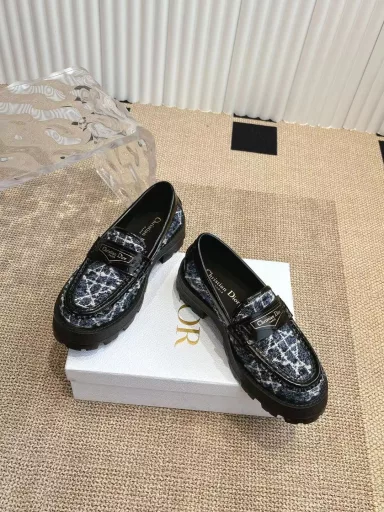 Dior 25 Spring/Summer new ultra-light loafers‼ ️Brand new thick soles The layout strives to create a fashionable and classic item The new product created by the first big show of Paris Fashion Week The inspiration is cleverly combined by the main designer of d on the perfect shoe shape. With the brand buckle, it is more fashionable! The original version is perfect and exquisite workmanship