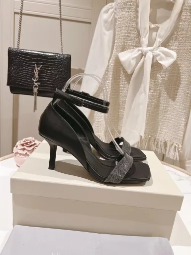 Exclusive BrunelloCucinelli bc steel diamond sandals Classic inspiration defines the modern elegance of this new high-heeled sandal. The precious imported lambskin shows unique mottled patterns, and the ultra-light leather outsole allows you to show your fashionable personality in comfort. It brings you better comfort and is a classic shoe that you don't want to take off once you put it on. It is a one-to-one replica of the original.