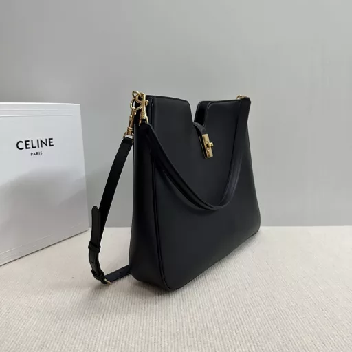 CE's new Camille 16 SoftCE's new camille has quietly returned to minimalist elegance, as can be seen from the latest Camille 16 Soft bag, a new member of the 16 Soft series. This new design retains the iconic soft lines of the 16Soft series, and uses the Hobo outline to outline a sense of casual calmness, showing that this is not a bag that deliberately attracts attention, but captures people's hearts with its low-key and restrained charm.The Camille 16 Soft bag is made of smooth calfskin, which has a natural luster. The overall shape is smooth and stiff, and the front of the bag is decorated with the brand's classic 16 metal lock details. Without too much decoration, it can just show the taste. Camille 16 Soft is available in two sizes, medium and small. The colors range from calm black, classic tan, to warm white to light yellow sand. Each color echoes the brand's insistence on eternal aesthetics. As long as you wear it casually, you will have an effortless sense of fashion.