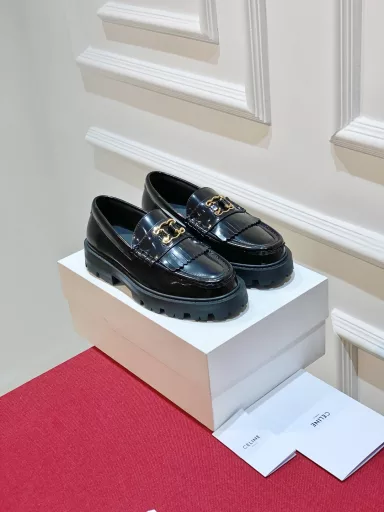 CELIN* thick-soled Arc de Triomphe loafers, you can't take them off once you put them on! Very suitable for autumn and winter, it looks great when paired with socks. It can be retro college style or hot girl style, and it is a good hand for 3.5CM height increase and slimming. High-value loafers