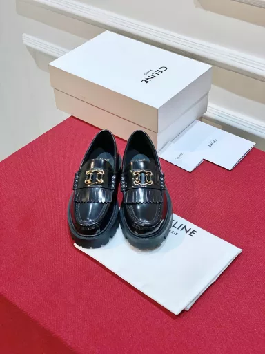 CELIN* thick-soled Arc de Triomphe loafers, you can't take them off once you put them on! Very suitable for autumn and winter, it looks great when paired with socks. It can be retro college style or hot girl style, and it is a good hand for 3.5CM height increase and slimming. High-value loafers