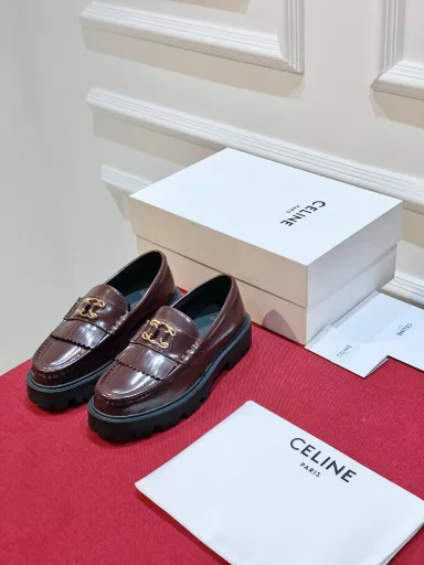 CELIN* thick-soled Arc de Triomphe loafers, you can't take them off once you put them on! Very suitable for autumn and winter, it looks great when paired with socks. It can be retro college style or hot girl style, and it is a good hand for 3.5CM height increase and slimming. High-value loafers
