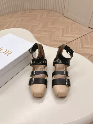 Dior 2025 Spring and Summer new Mary Jane Roman buckle square toe ballet loafers! You want Mary Jane shoes at first sight. Simple and elegant, low-key luxury! With the eye-catching Chanristian Dior logo buckle, it is very high-end, comfortable and good-looking to wear, and easy to match. It can be worn in spring, summer, autumn and winter!The upper is made of imported calfskin/imported suedeThe inner lining is sheepskinThe original molded rubber sole