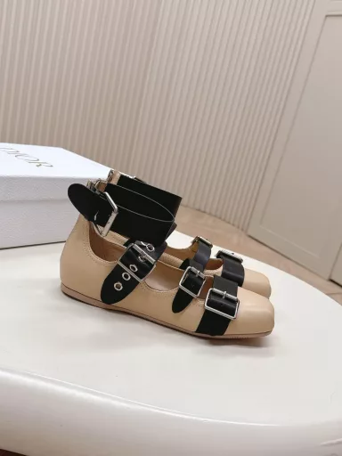 Dior 2025 Spring and Summer new Mary Jane Roman buckle square toe ballet loafers! You want Mary Jane shoes at first sight. Simple and elegant, low-key luxury! With the eye-catching Chanristian Dior logo buckle, it is very high-end, comfortable and good-looking to wear, and easy to match. It can be worn in spring, summer, autumn and winter!The upper is made of imported calfskin/imported suedeThe inner lining is sheepskinThe original molded rubber sole