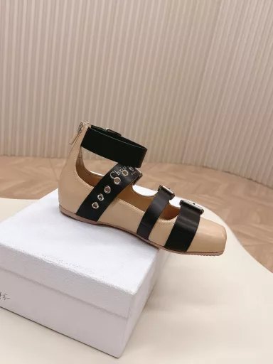Dior 2025 Spring and Summer new Mary Jane Roman buckle square toe ballet loafers! You want Mary Jane shoes at first sight. Simple and elegant, low-key luxury! With the eye-catching Chanristian Dior logo buckle, it is very high-end, comfortable and good-looking to wear, and easy to match. It can be worn in spring, summer, autumn and winter!The upper is made of imported calfskin/imported suedeThe inner lining is sheepskinThe original molded rubber sole