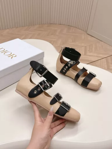 Dior 2025 Spring and Summer new Mary Jane Roman buckle square toe ballet loafers! You want Mary Jane shoes at first sight. Simple and elegant, low-key luxury! With the eye-catching Chanristian Dior logo buckle, it is very high-end, comfortable and good-looking to wear, and easy to match. It can be worn in spring, summer, autumn and winter!The upper is made of imported calfskin/imported suedeThe inner lining is sheepskinThe original molded rubber sole
