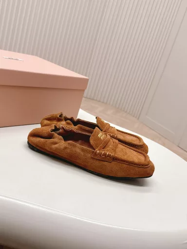 Miu Miu 25ss early spring catwalk new slip-on loafers Mary Jane ballet shoes·flat shoesOfficial spring and summer catwalk new models, fashionable and versatile·can be salty or sweet·do not rub feet at all·whether worn barefoot or with socks, super age-reducing ♛ Super versatile!