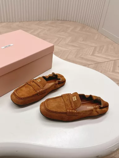 Miu Miu 25ss early spring catwalk new slip-on loafers Mary Jane ballet shoes·flat shoesOfficial spring and summer catwalk new models, fashionable and versatile·can be salty or sweet·do not rub feet at all·whether worn barefoot or with socks, super age-reducing ♛ Super versatile!