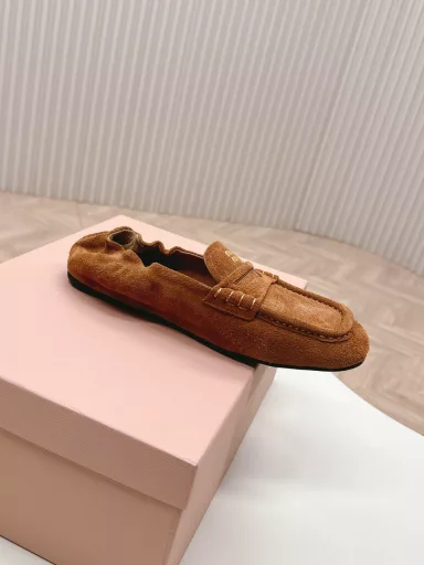 Miu Miu 25ss early spring catwalk new slip-on loafers Mary Jane ballet shoes·flat shoesOfficial spring and summer catwalk new models, fashionable and versatile·can be salty or sweet·do not rub feet at all·whether worn barefoot or with socks, super age-reducing ♛ Super versatile!
