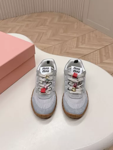 Miu Miu Spring and Summer New Biscuit Shoes Forrest Gump Shoes Casual SneakersMiumiu's latest hit Avant-garde and bold design, Miu Miu style is integrated into the simple lines of this thick-soled canvas sneaker.The unique logo is decorated on the tongue and back of the shoe, embellishing the retro design and adding a signature element! The thick-soled design defines the avant-garde modern styleFabric: Original custom fabric/cow suede Lining: Original imported soft lambskin Sole: Original molded non-slip rubber outsole