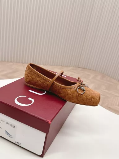 GUCCI Ballet Shoes 2025 Early Spring Series Ballet ShoesThis year is the year of ballet shoes, and Gucci's 2025 Early Spring Series ballet shoes are also popular! The small square head design + classic horsebit buckle are exquisite and elegant with a hint of playfulness, and they look fashionable and beautiful when worn.