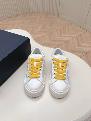 Dior B33 Series Latest Snake Year Limited EditionSneakers are a new product for the fall of 2023, reinterpreting the classic tennis shoes, with a stylish silhouette that highlights the thickness. Crafted from navy blue and white jacquard fabrics, decorated with Oblique prints, paired with suede panels, the unique padded tongue is embellished with the Dior embossed logo, paired with navy blue mohair wide laces and matte brass eyelets with the same tone.White Dior Oblique pattern rubber sole, with a contrasting Dior 30 Avenue Montaigne logo on the back to enhance the style. It can add a fashionable temperament to casual looks