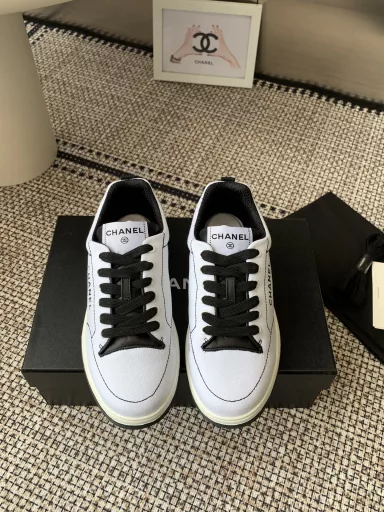 Chanel's latest 25C casual sports shoesOriginal mold customization Ugly and cute, durable and comfortable to wear Absolutely fairy style Super comfortable and versatile The casual sports style is cool and natural, interpreting Chanel's fashionable femininity