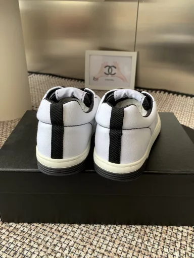 Chanel's latest 25C casual sports shoesOriginal mold customization Ugly and cute, durable and comfortable to wear Absolutely fairy style Super comfortable and versatile The casual sports style is cool and natural, interpreting Chanel's fashionable femininity