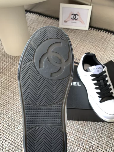 Chanel's latest 25C casual sports shoesOriginal mold customization Ugly and cute, durable and comfortable to wear Absolutely fairy style Super comfortable and versatile The casual sports style is cool and natural, interpreting Chanel's fashionable femininity