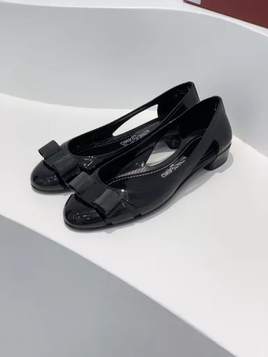 salvatore Ferragao ✔️Salvatore Ferragao's new PVC jelly shoes✔️No longer afraid of rainy days, very delicate shoes that are versatile and stylish to wear. The hollow design of the shoes makes the summer more breathable and comfortable!