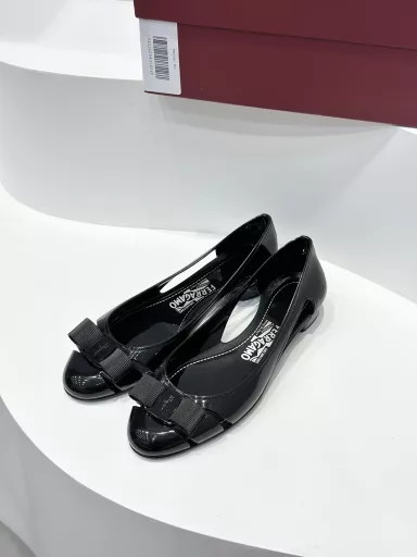 salvatore Ferragao ✔️Salvatore Ferragao's new PVC jelly shoes✔️No longer afraid of rainy days, very delicate shoes that are versatile and stylish to wear. The hollow design of the shoes makes the summer more breathable and comfortable!