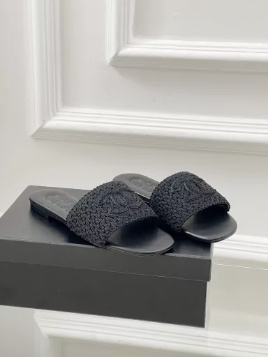𝐂𝐇𝐀𝐍𝐋𝐄 Xiaoxiang🖤 woven flat slippers are full of summer atmosphere🌞The woven surface is breathable and comfortable!! It's so beautiful, very tolerant to the feet, and can be matched with anythingUpper material: woven original material