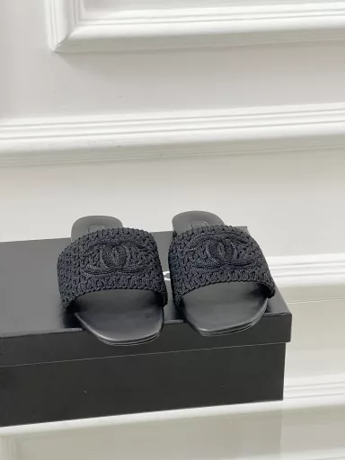 𝐂𝐇𝐀𝐍𝐋𝐄 Xiaoxiang🖤 woven flat slippers are full of summer atmosphere🌞The woven surface is breathable and comfortable!! It's so beautiful, very tolerant to the feet, and can be matched with anythingUpper material: woven original material