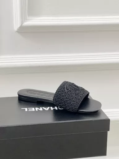 𝐂𝐇𝐀𝐍𝐋𝐄 Xiaoxiang🖤 woven flat slippers are full of summer atmosphere🌞The woven surface is breathable and comfortable!! It's so beautiful, very tolerant to the feet, and can be matched with anythingUpper material: woven original material