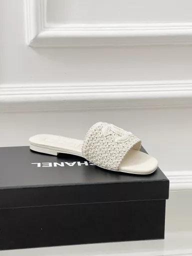 𝐂𝐇𝐀𝐍𝐋𝐄 Xiaoxiang🖤 woven flat slippers are full of summer atmosphere🌞The woven surface is breathable and comfortable!! It's so beautiful, very tolerant to the feet, and can be matched with anythingUpper material: woven original material