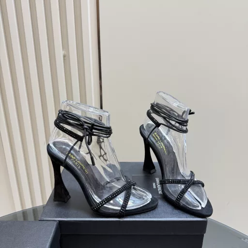 Yvette Saint Laurent logoBlack diamonds, metal leather, Yang Shulin, who understands women's hearts best, beautiful shoes without dead angles, supporting the aura💪Noble temperament💯Imported sheepskin lining, fits the foot and is comfortableImported Italian leather outsole