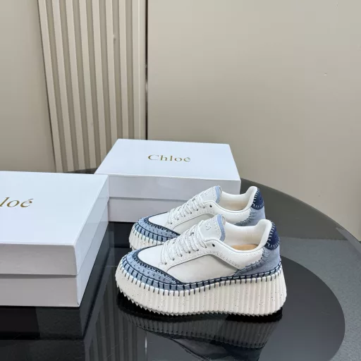 Chloe's latest seam mark lineOriginal private model high-density foam sole, artificial Goodyear threading, all positions are just right after matching, all craftsmanship and materials are consistent with the original, it is definitely a pair of durable and good-looking must-haves for walking around the world! ! All-match Korean style