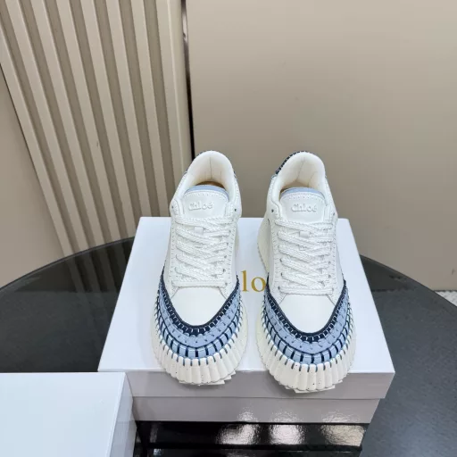 Chloe's latest seam mark lineOriginal private model high-density foam sole, artificial Goodyear threading, all positions are just right after matching, all craftsmanship and materials are consistent with the original, it is definitely a pair of durable and good-looking must-haves for walking around the world! ! All-match Korean style