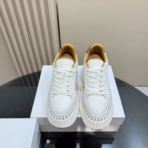 Chloe's latest seam mark lineOriginal private model high-density foam sole, artificial Goodyear threading, all positions are just right after matching, all craftsmanship and materials are consistent with the original, it is definitely a pair of durable and good-looking must-haves for walking around the world! ! All-match Korean style