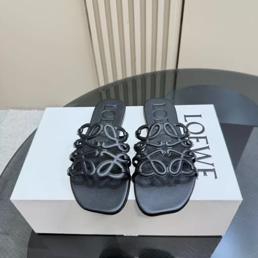 LOEWE2025SS summer limited hollow slippers are really comfortable to wear! I highly recommend them to all the fairies