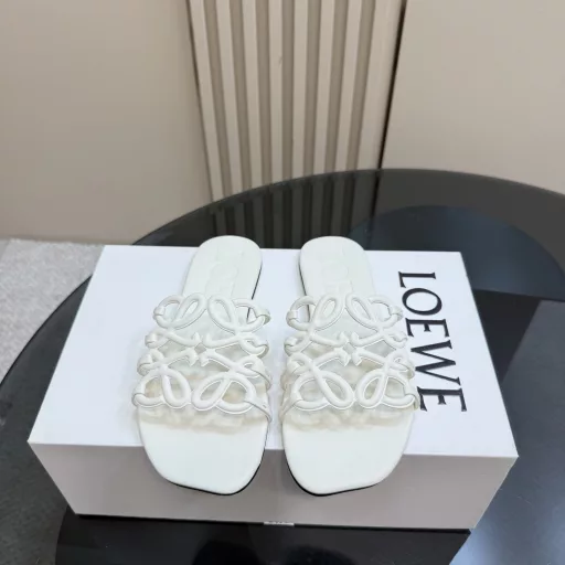 LOEWE2025SS summer limited hollow slippers are really comfortable to wear! I highly recommend them to all the fairies