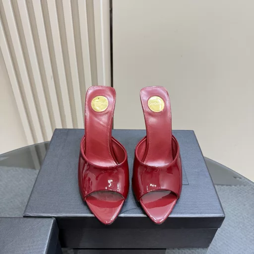 Saint Laurent Paris show synchronized updateLeopard print heels are really beautifulSaint Laurent pointed open-toe high heelsWood grain heels really highlight the neat and minimalist
