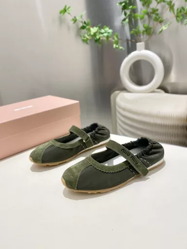 2025 Early Spring Ballet FlatsThis Velcro ballet flat shoe, Mary Jane design buckle uses Velcro, easy to put on and take off, not only highlights its delicate differences, but also shows the exquisite details