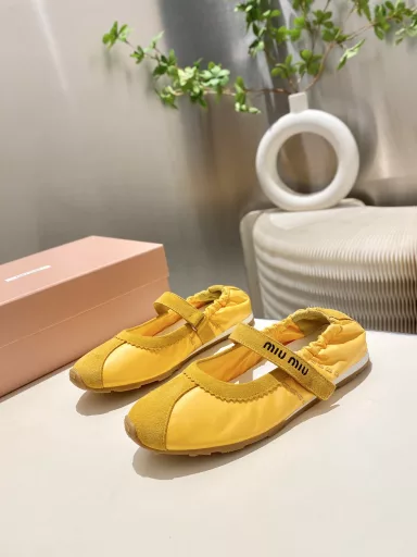 2025 Early Spring Ballet FlatsThis Velcro ballet flat shoe, Mary Jane design buckle uses Velcro, easy to put on and take off, not only highlights its delicate differences, but also shows the exquisite details
