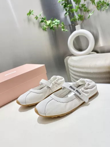 2025 Early Spring Ballet FlatsThis Velcro ballet flat shoe, Mary Jane design buckle uses Velcro, easy to put on and take off, not only highlights its delicate differences, but also shows the exquisite details
